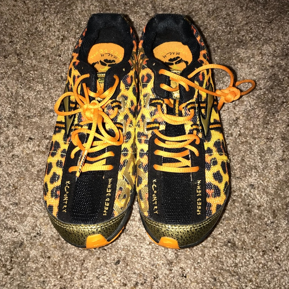cheetah mid-distance track spikes